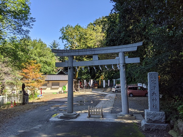 穴澤天神社の駐車場